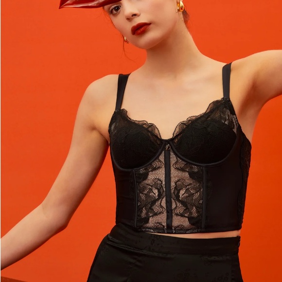 Black Lace Corset - Picture 3 of 11